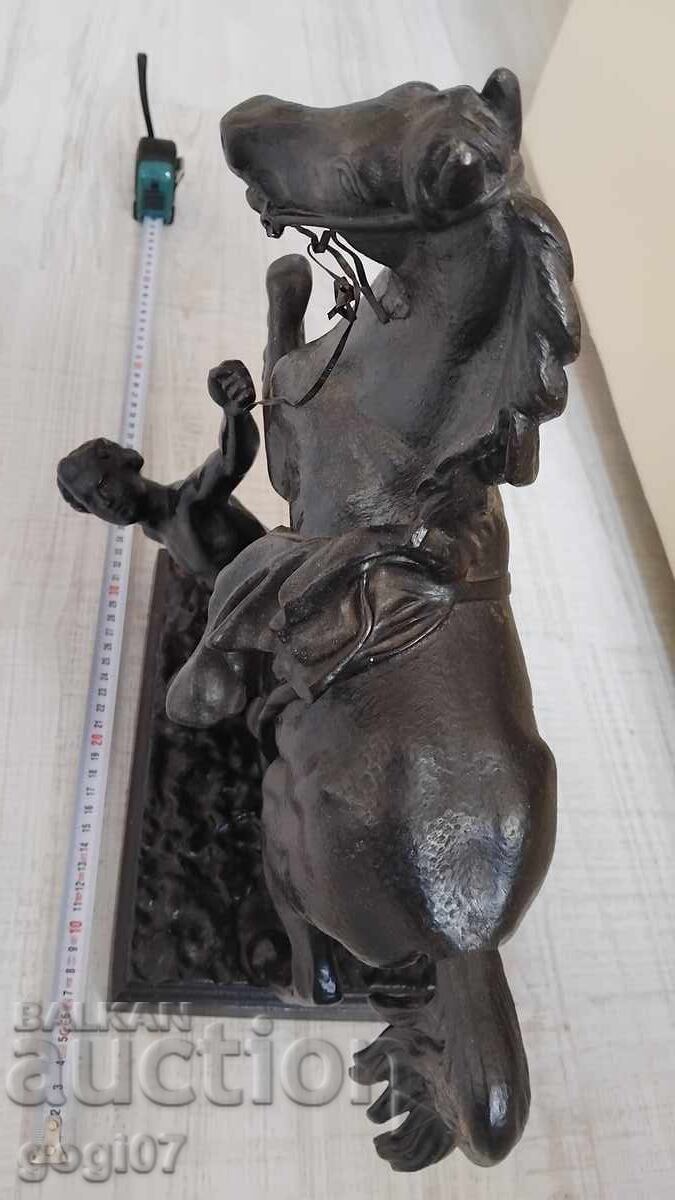 Livrarea Sculptură călăreț căzut KUSA 1970