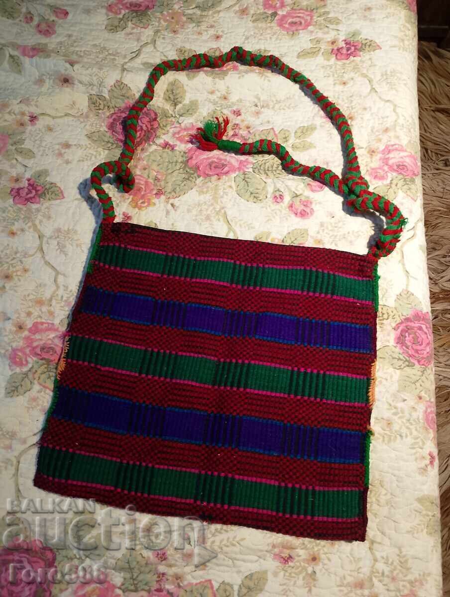 Geantă veche 3 cu preț € 4.00 | 7.82 BGN