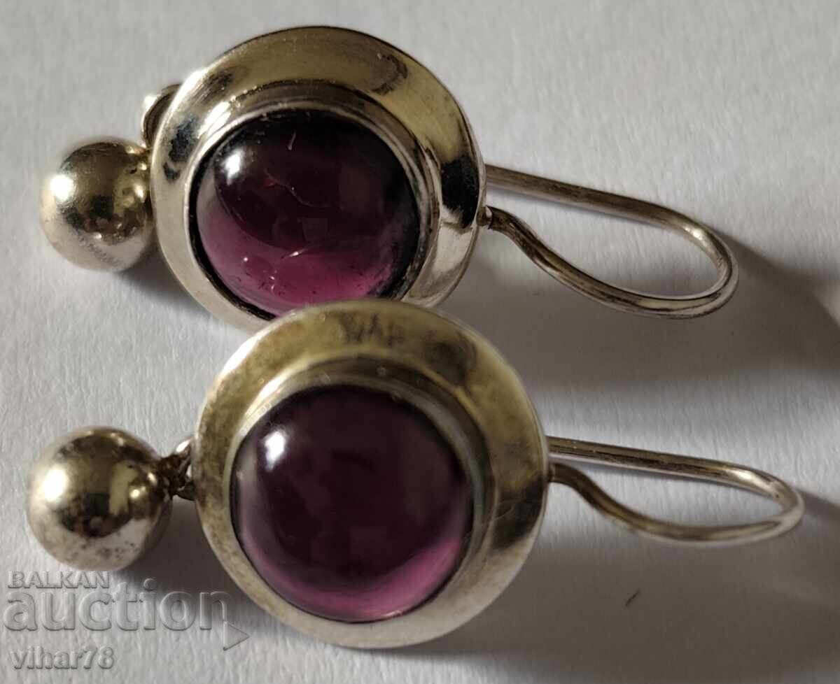 Livrarea Cercei de argint cu granate