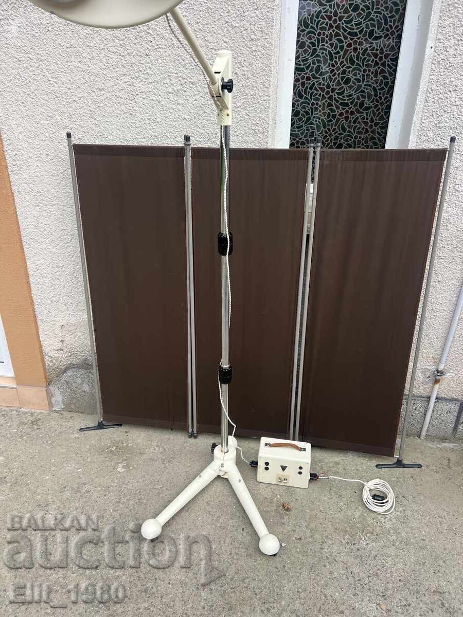 Ιατρική χειρουργική λάμπα με τιμή € 250.00 | 488.96 BGN
