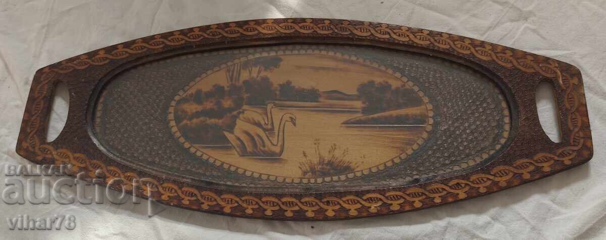 стар дървен поднос