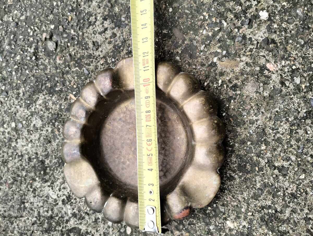 Месингов пепелник с цена € 9.99 | 19.54 лв.