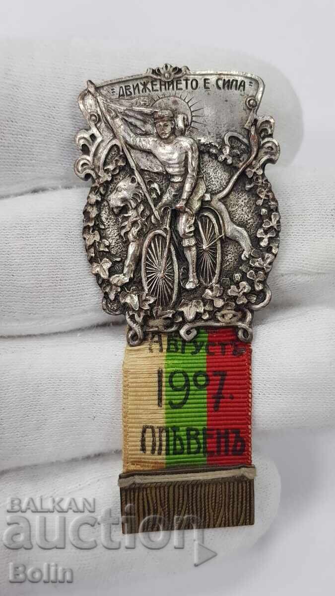 Foarte rar semn princiar de ciclism "Mișcarea înseamnă forță 1907" Foarte rar semn princiar de ciclism "Mișcarea înseamnă forță 1907"