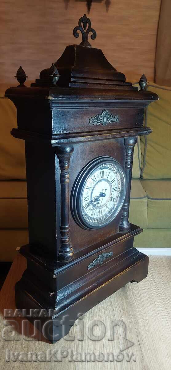 Ceas de masă cuarț din lemn pentru colecționari cu preț € 40.00 | 78.23 BGN