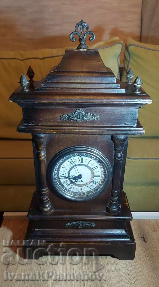 Livrarea Ceas de masă cuarț din lemn pentru colecționari