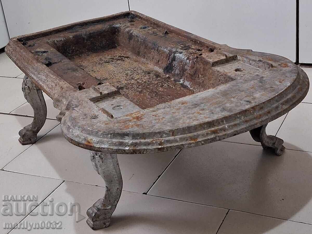 Gratar din fontă reliefulă, cuvă metalică, suport, postament cu preț € 67.96 | 132.92 BGN