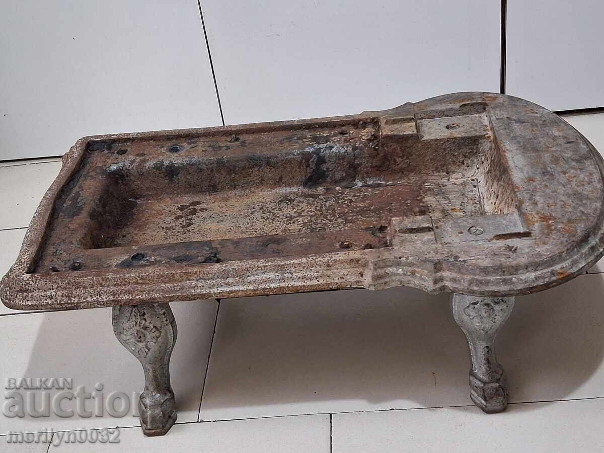 Gratar din fontă reliefulă, cuvă metalică, suport, postament