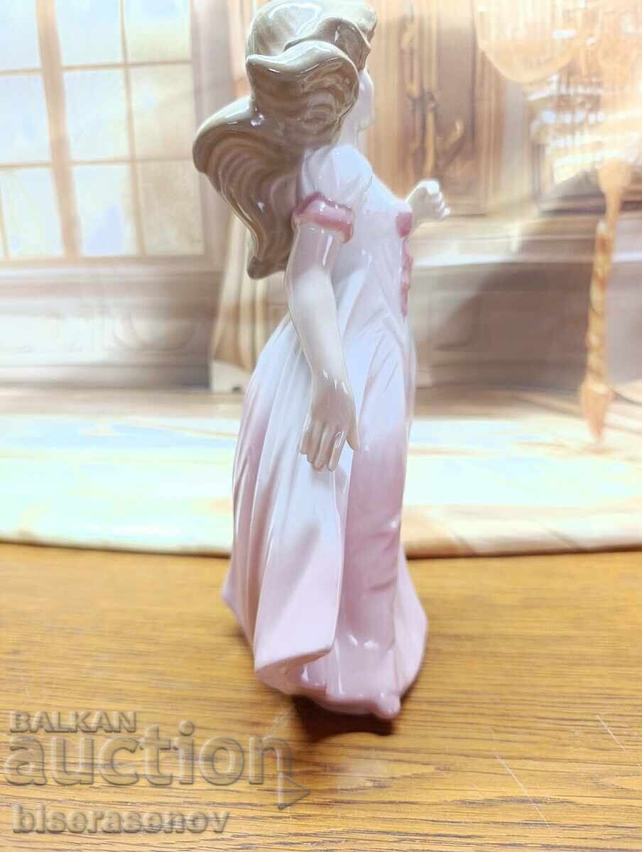 Πορσελάνινο ειδώλιο