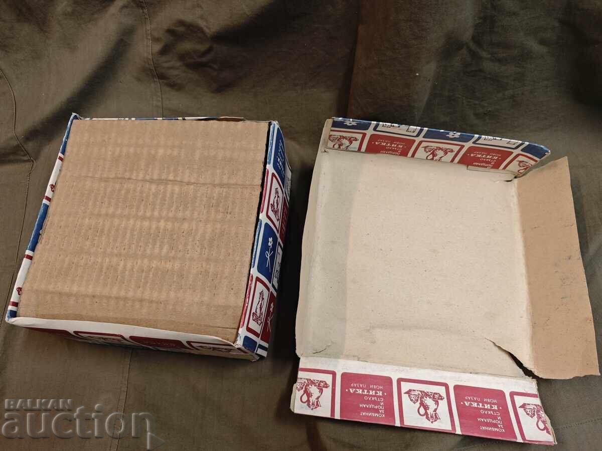 Аукцион ваза  " Китка " Нови пазар  студио Лебед