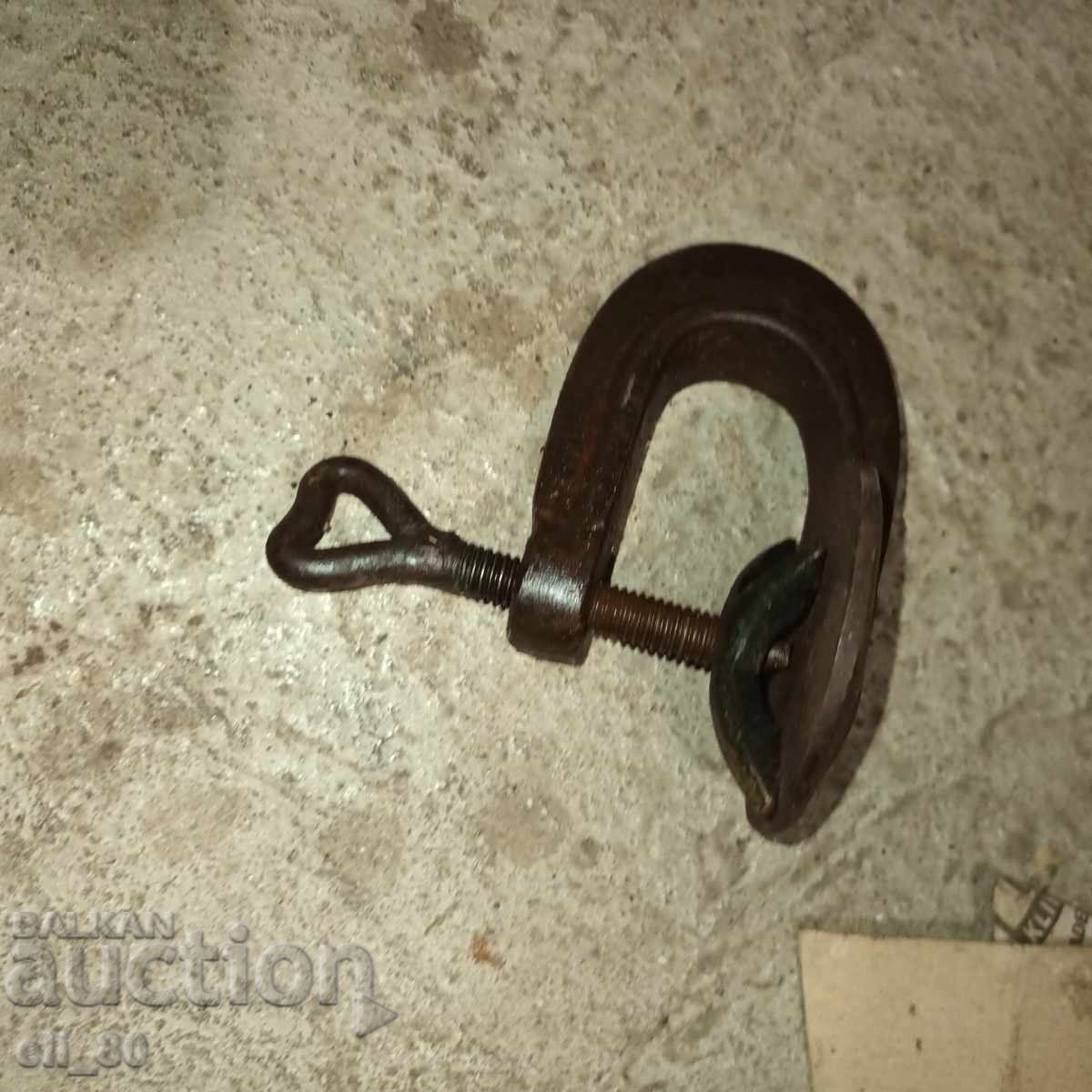 Vulcanizator vechi, funcționează excelent Vulcanizator vechi, funcționează excelent