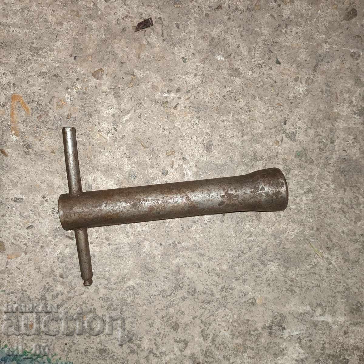 Κλειδί μπουζί με τιμή € 3.00 | 5.87 BGN