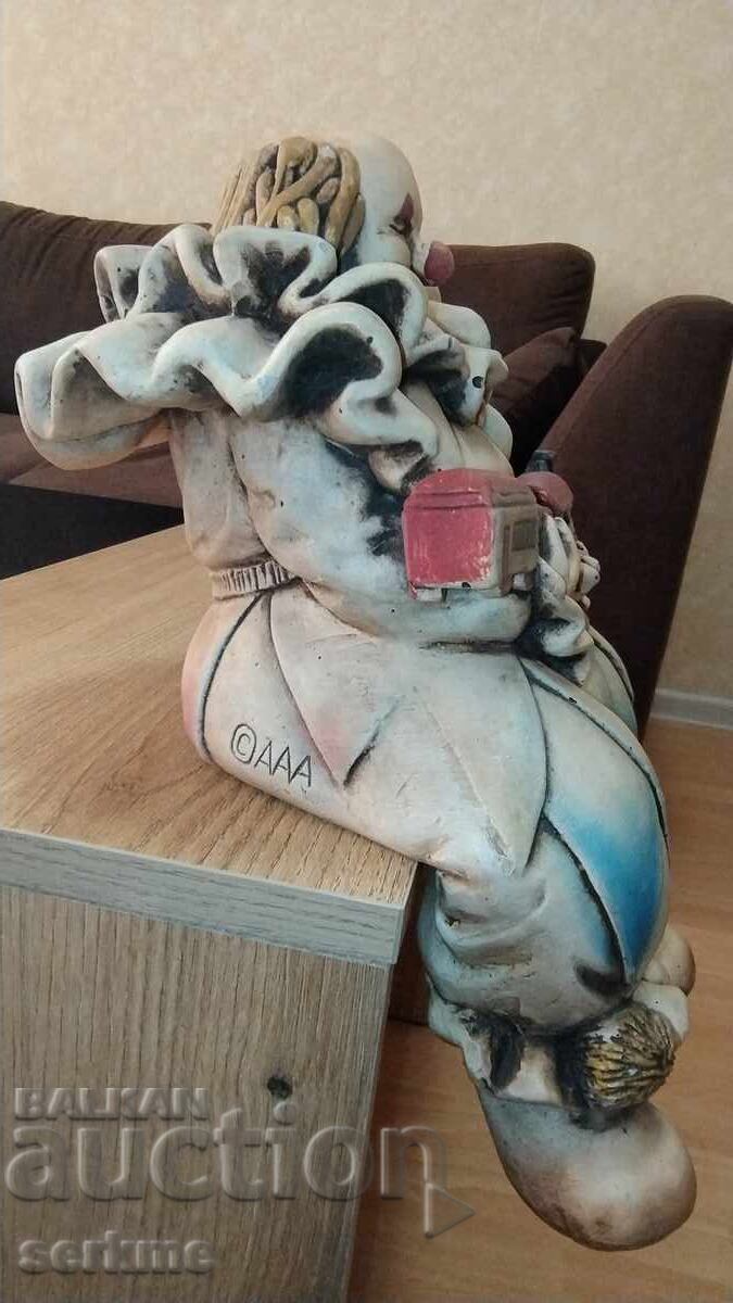 Порцеланова фигура с цена € 80.00 | 156.47 лв.