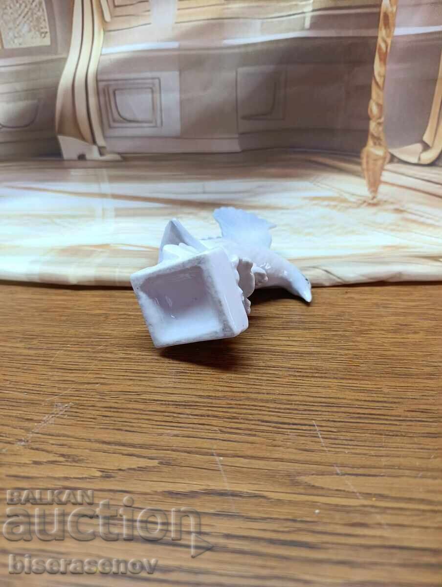 Πορσελάνινο ειδώλιο - 5