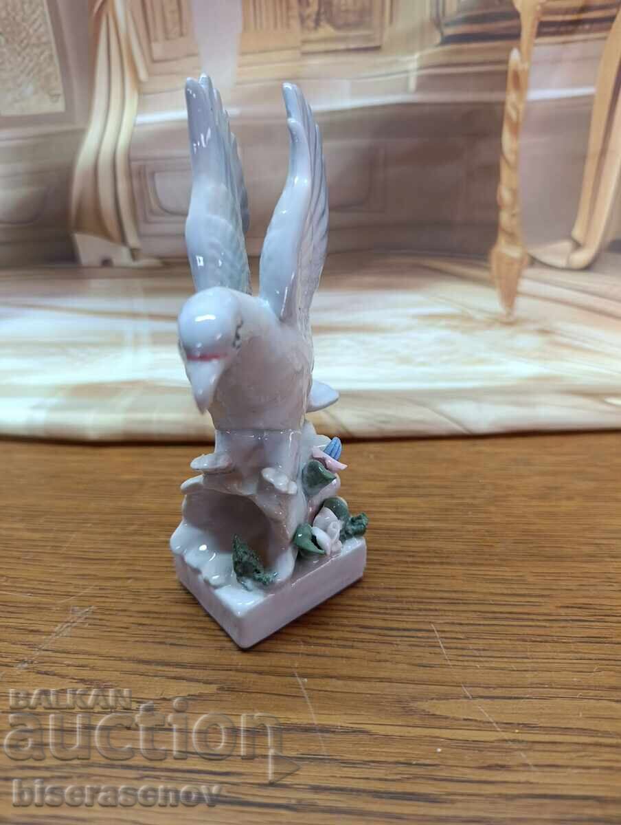 Πορσελάνινο ειδώλιο