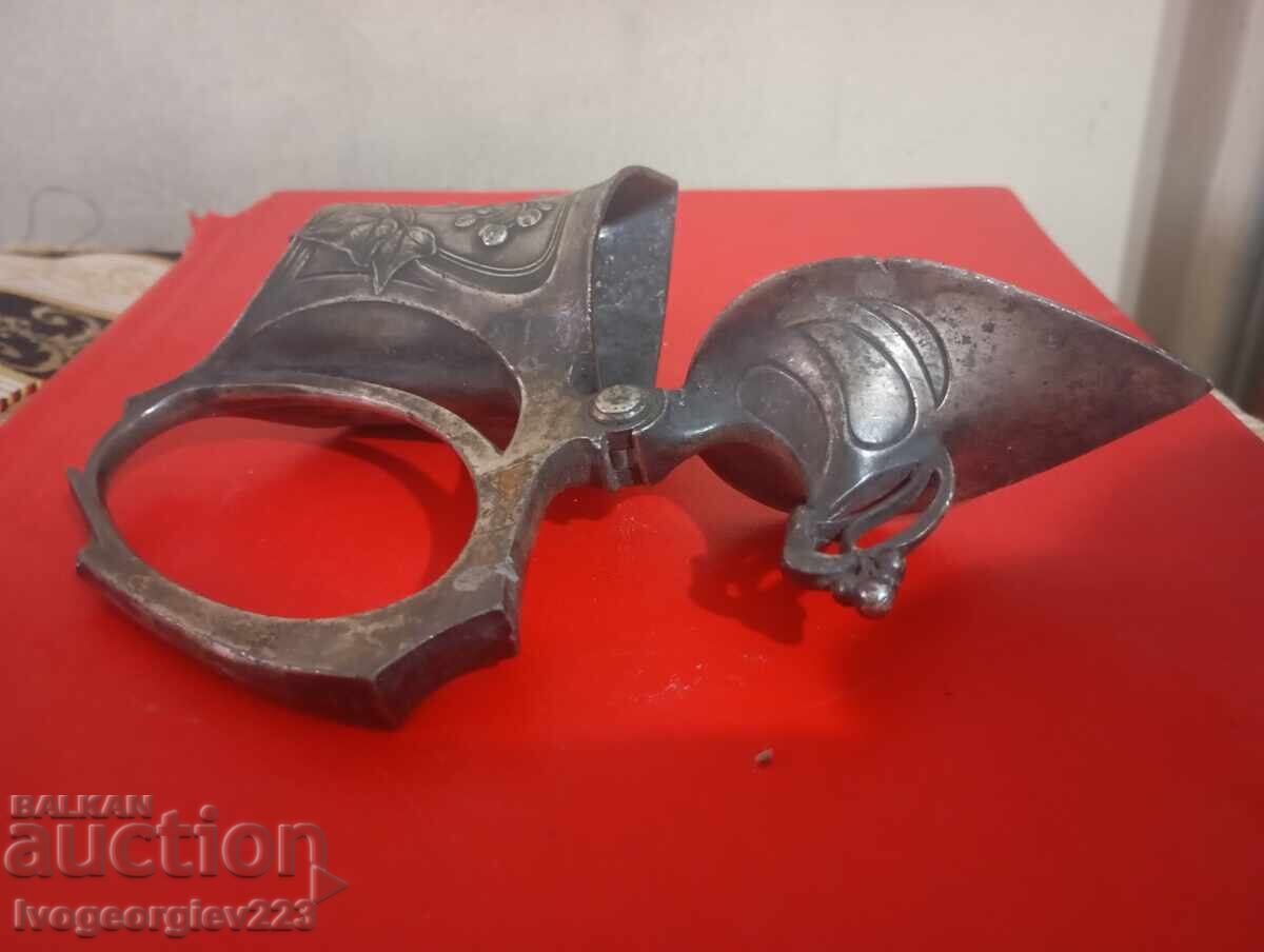 Аукцион метален обков за гарафа арт нуво Аукцион метален обков за гарафа арт нуво