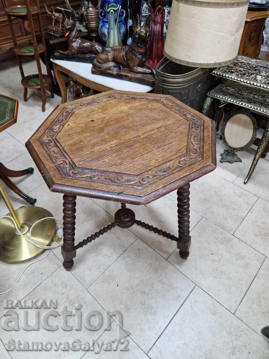 Masă antică olandeză din lemn, sculptată cu preț € 134.00 | 262.08 BGN