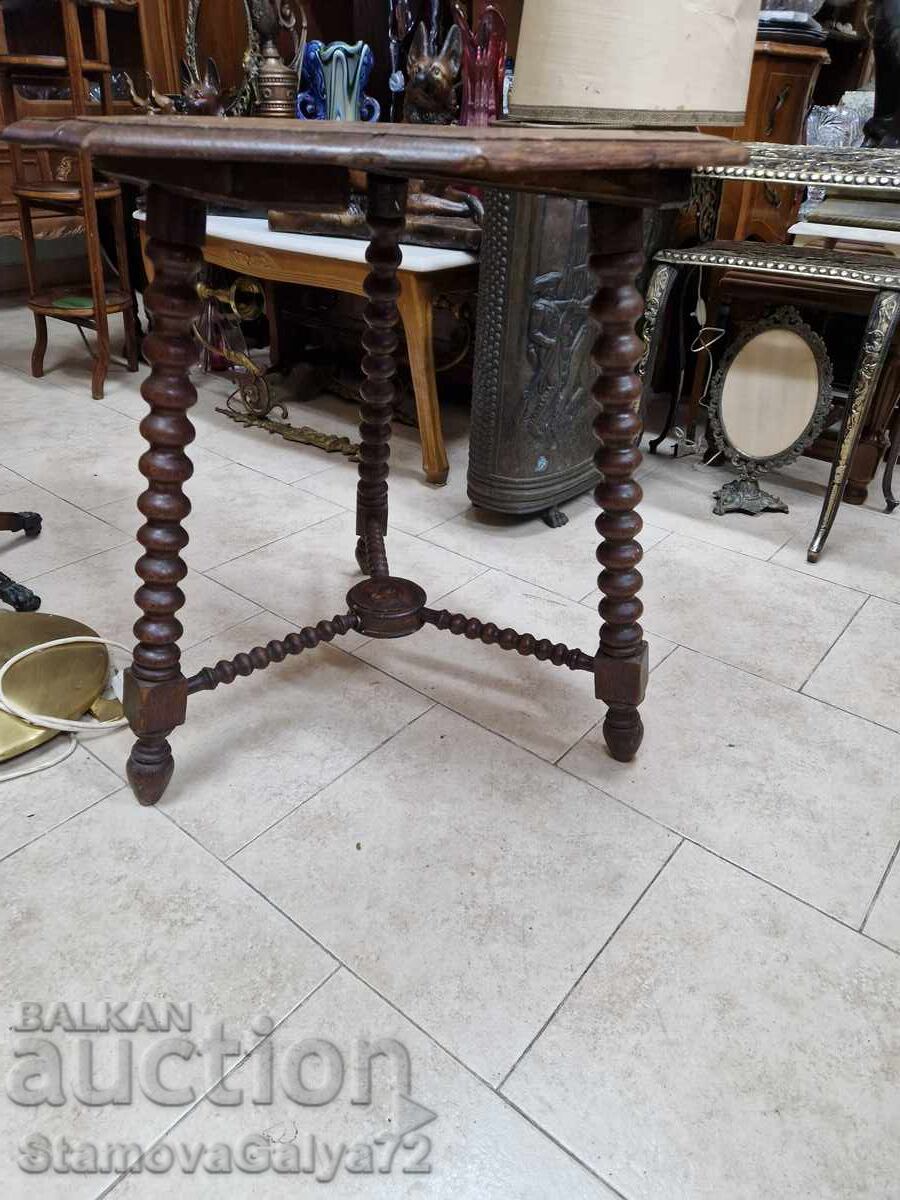 Licitație Masă antică olandeză din lemn, sculptată