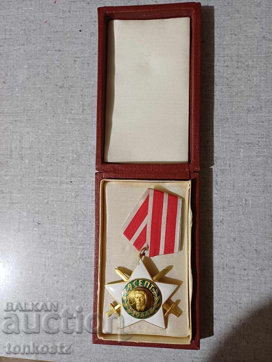 Орден 9 септ. С мечове