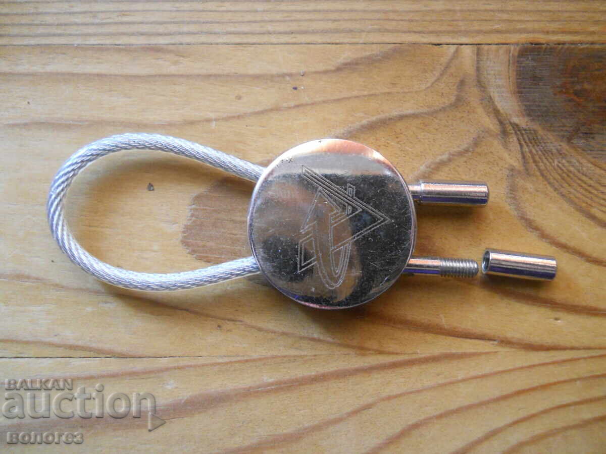 Delivery of Keychain with wire clasp Delivery of Keychain with wire clasp