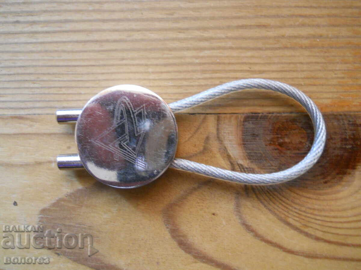 Keychain with wire clasp Keychain with wire clasp