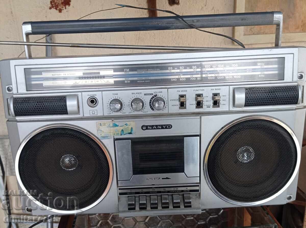 Radio casetofon SANYO