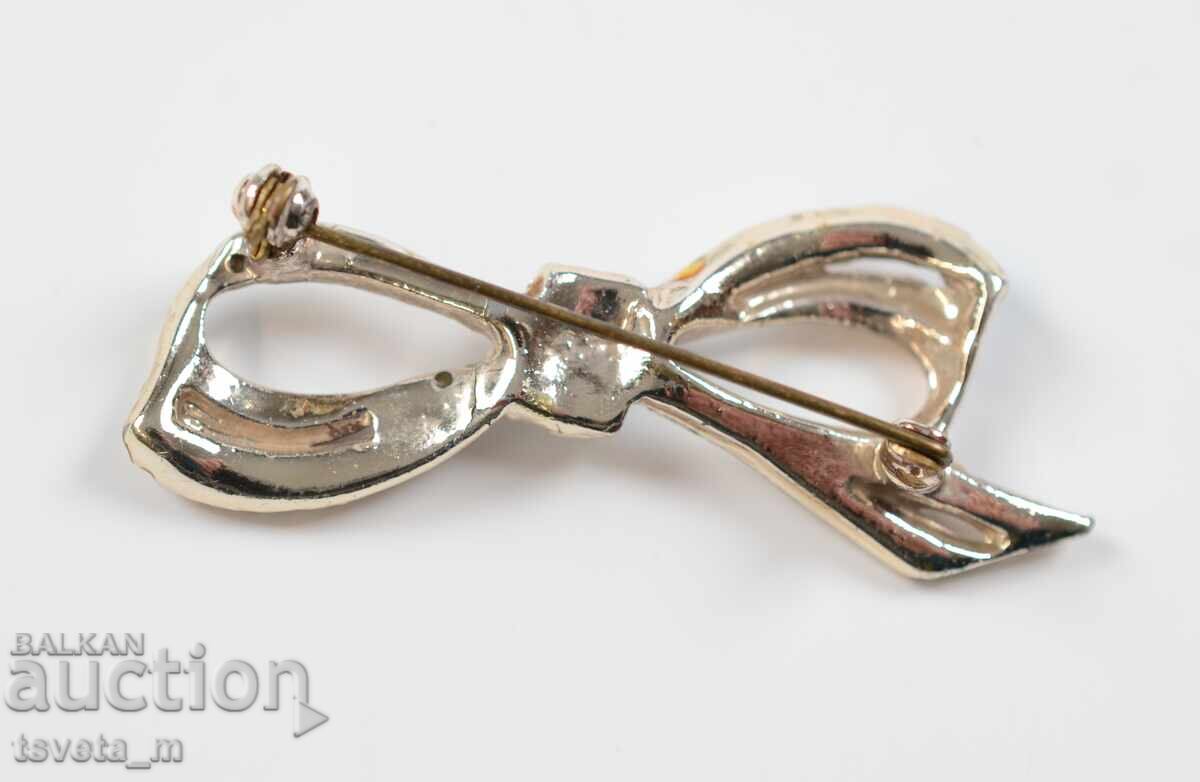 Broșă vintage fundă cu cristale colorate cu preț € 2.00 | 3.91 BGN