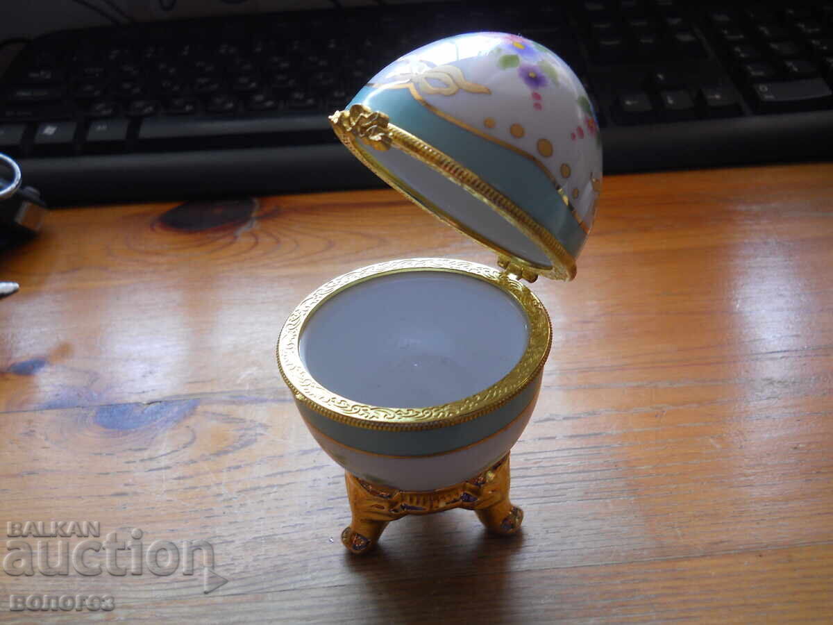 Доставка на Порцеланова кутия за бижута във формата на яйце