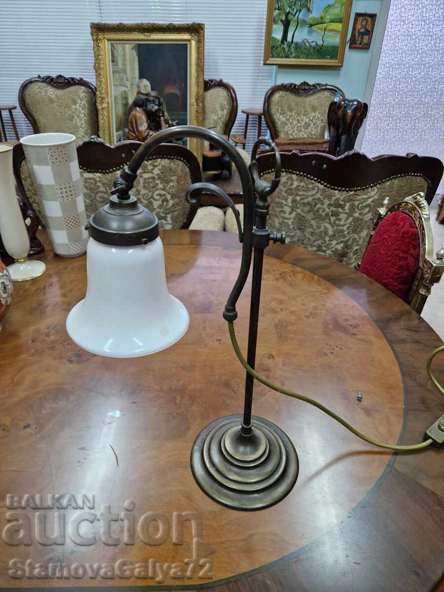 Licitație Frumoasă lampă de masă antică germană din bronz