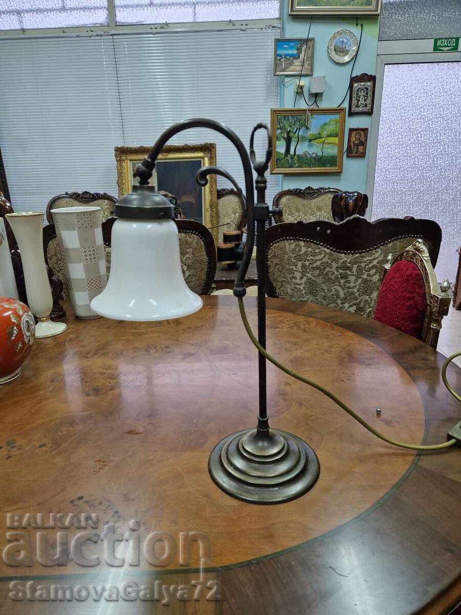 Frumoasă lampă de masă antică germană din bronz