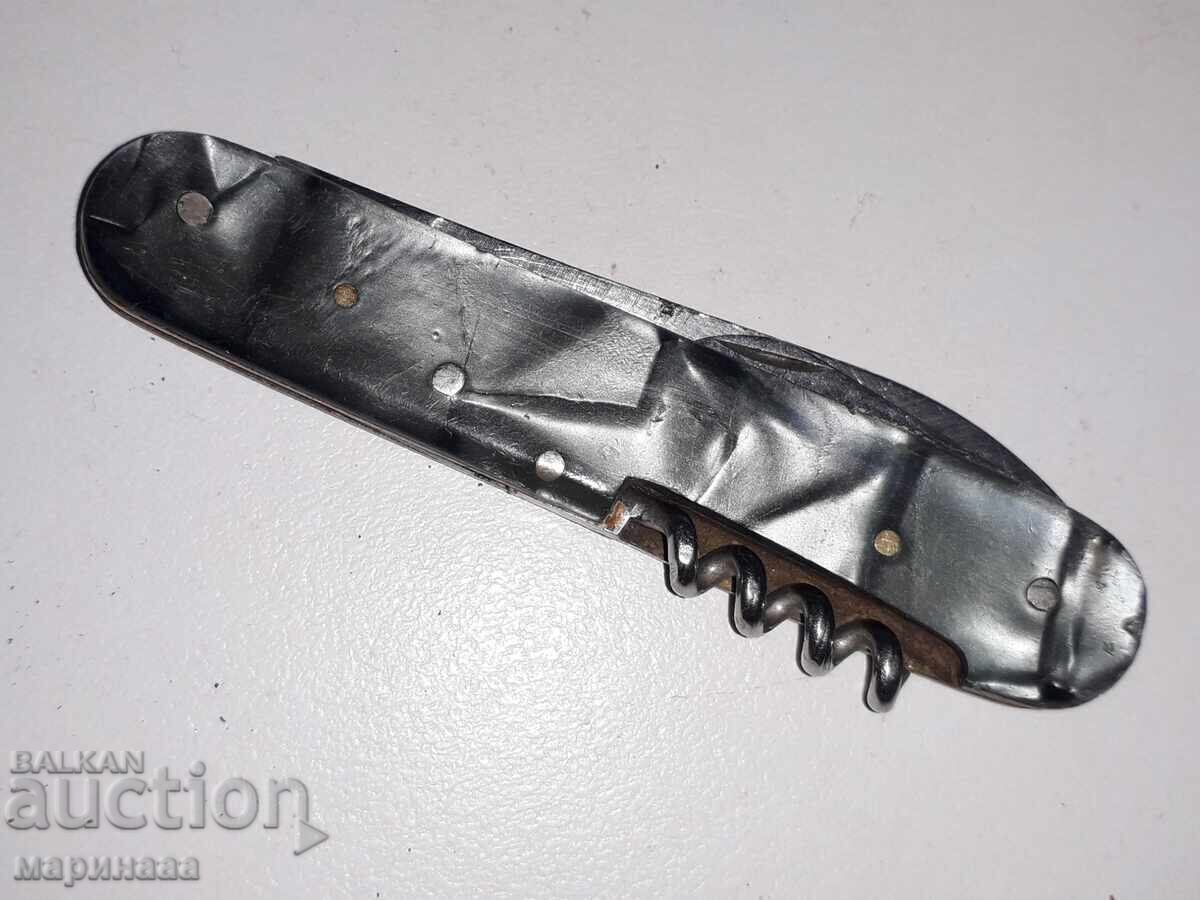 UN CUIT DE BUZUUNAR. CIOOC ŞI SECERĂ cu preț € 4.00 | 7.82 BGN UN CUIT DE BUZUUNAR. CIOOC ŞI SECERĂ cu preț € 4.00 | 7.82 BGN