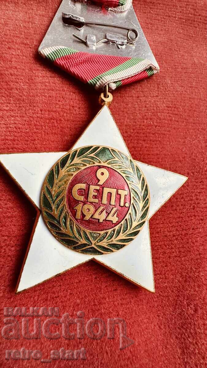 Delivery of Order of September 9, 1944, 1st Class