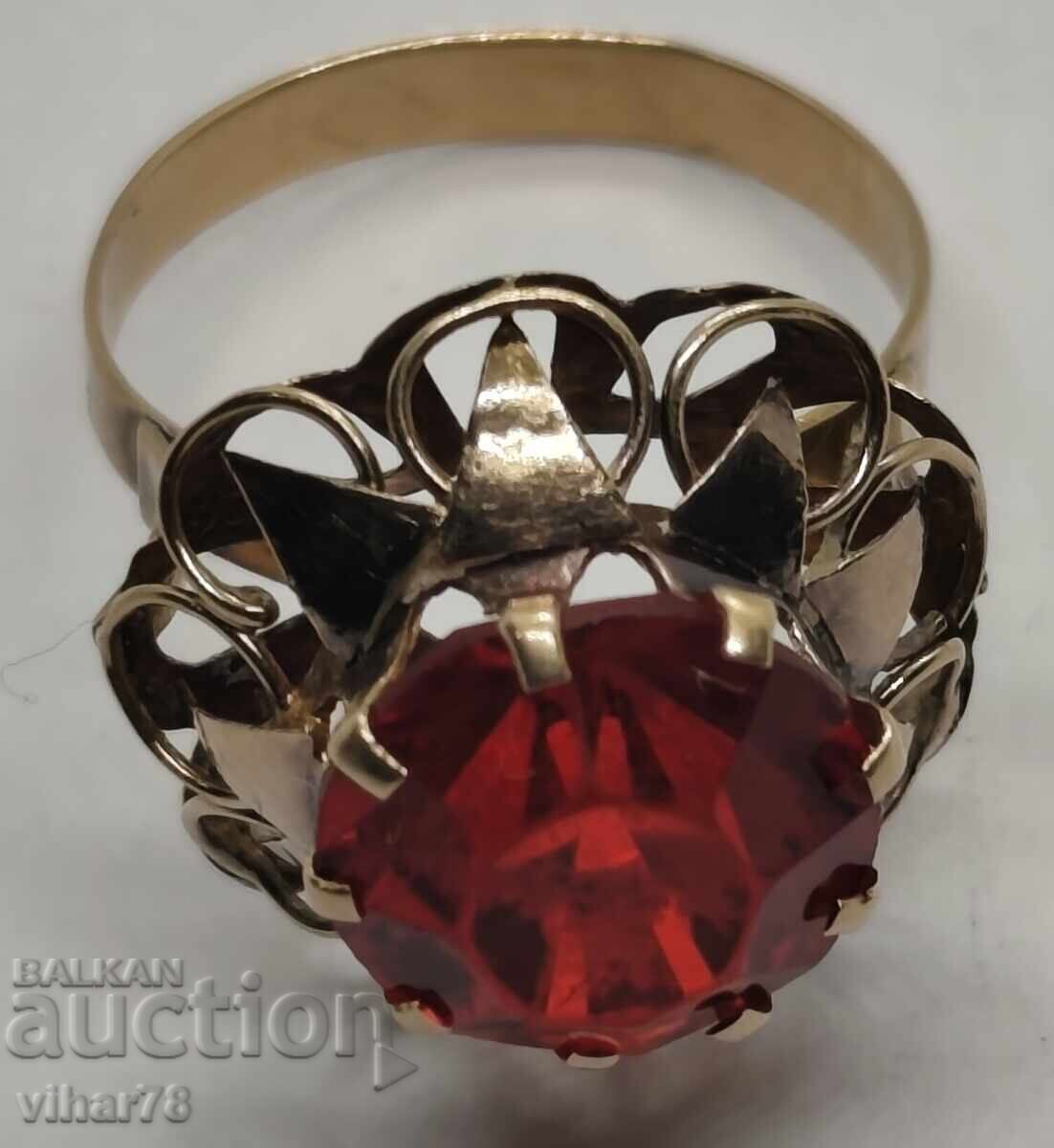 Παράδοση χρυσό δαχτυλίδι