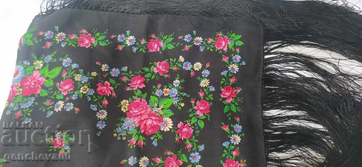 Batic retro cu franjuri și motive florale cu preț € 30.00 | 58.68 BGN Batic retro cu franjuri și motive florale cu preț € 30.00 | 58.68 BGN