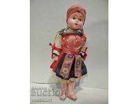 Παλιό παιχνίδι Συλλεκτική κούκλα με παραδοσιακή φορεσιά