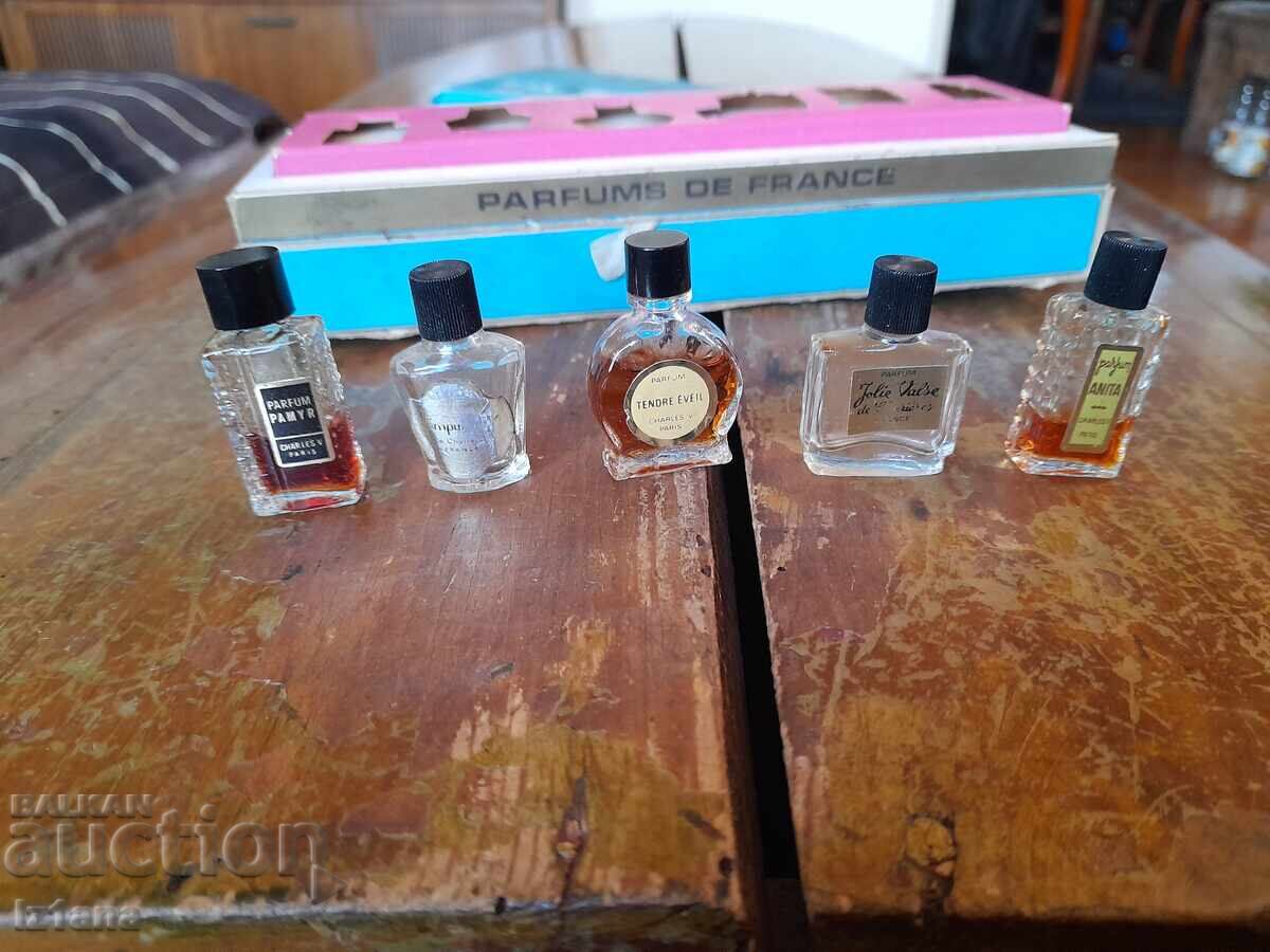 Livrarea Set nou de sticle de la Parfums de France