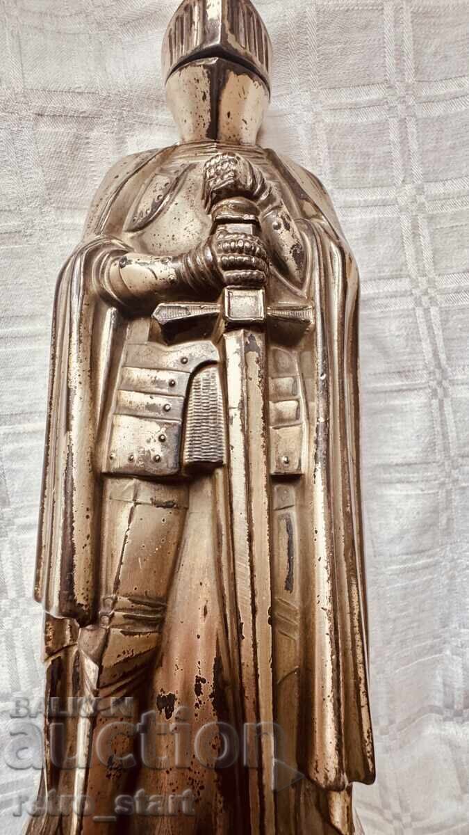 Vintidzh, ritsarska statuya, otvaryashta se zapalka