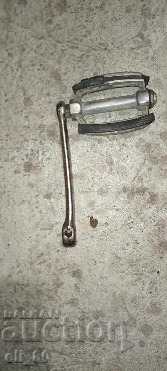 Delivery of Bike pedal