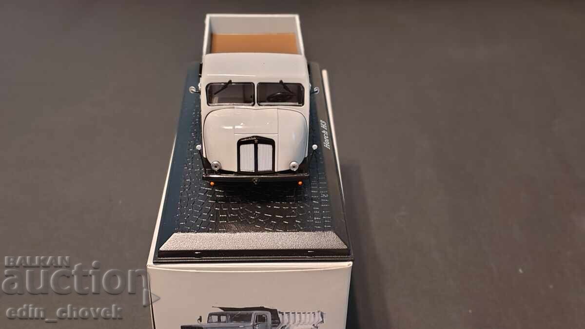 Auction  1/43 Atlas/IXO Horch H3. New