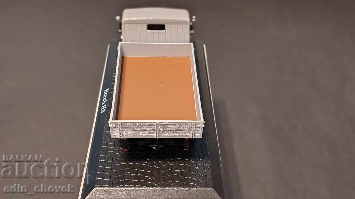 1/43 Atlas/IXO Horch H3. New - 5