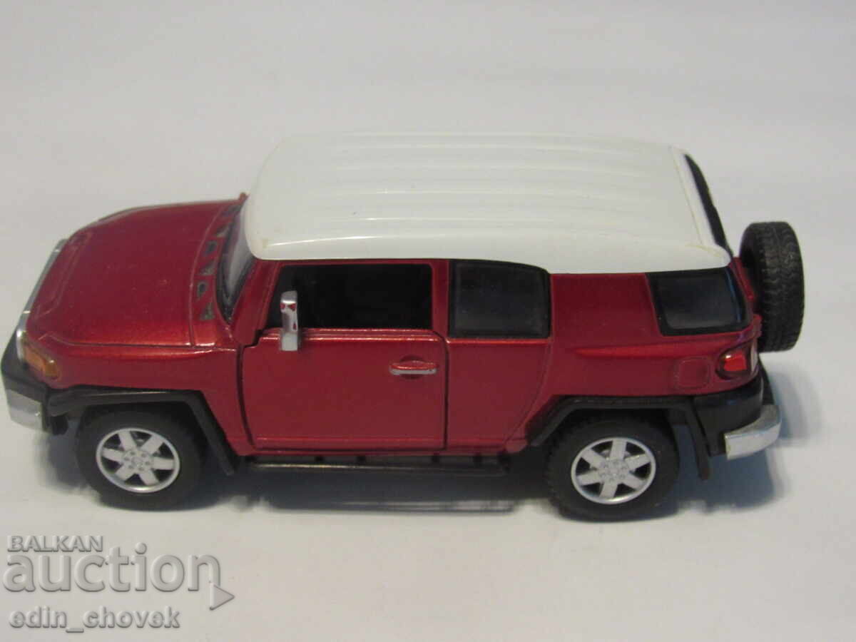 1/36 Kinsmart Toyota FJ Cruiser μεταλλικό συλλεκτικό αυτοκινητάκι με τιμή € 7.50 | 14.67 BGN