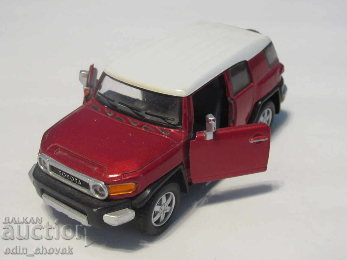 1/36 Kinsmart Toyota FJ Cruiser μεταλλικό συλλεκτικό αυτοκινητάκι