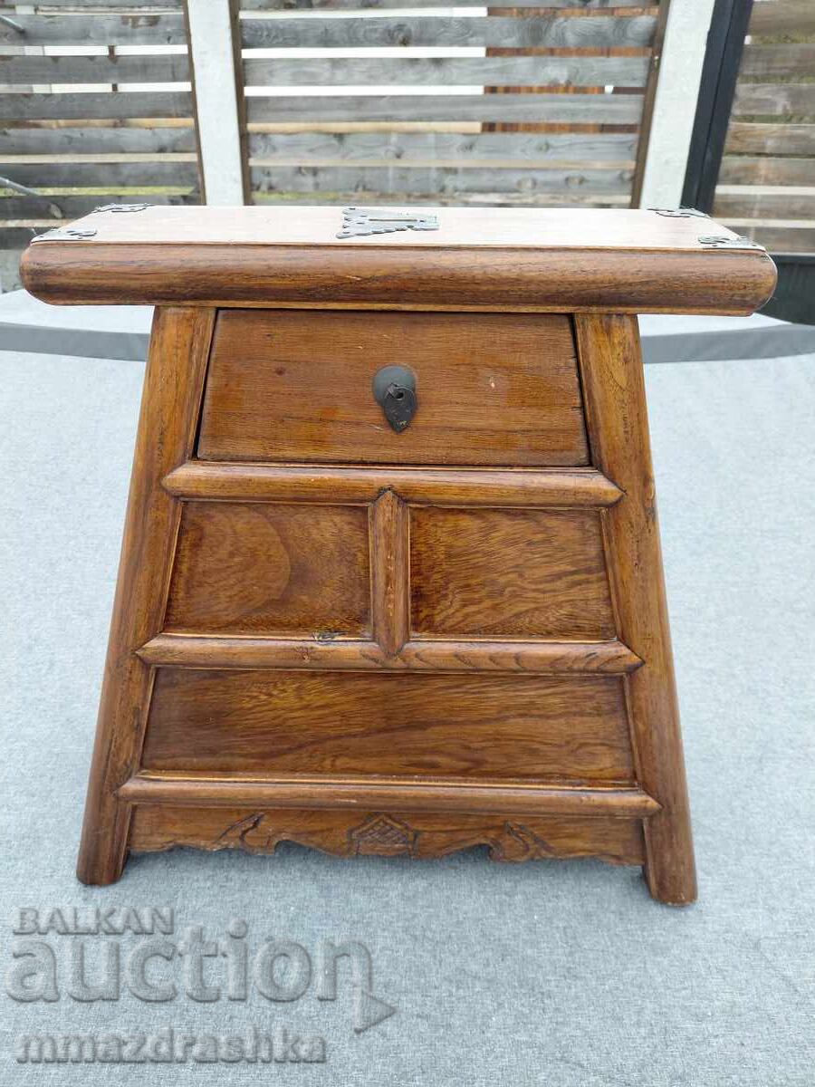 Бръснарски шкаф, бряст с цена € 0.01 | 0.02 лв. Бръснарски шкаф, бряст с цена € 0.01 | 0.02 лв.