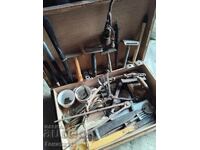 Ξύλινο κουτί με παλιά αντικείμενα