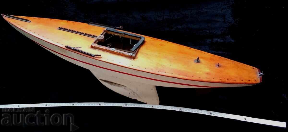 Auction  Vintage pond boat, yacht, wooden hull
