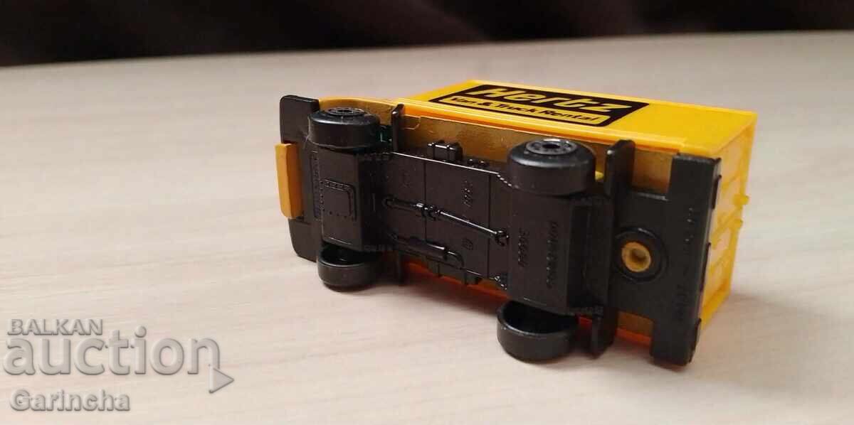 Delivery of Matchbox Macau 1/64