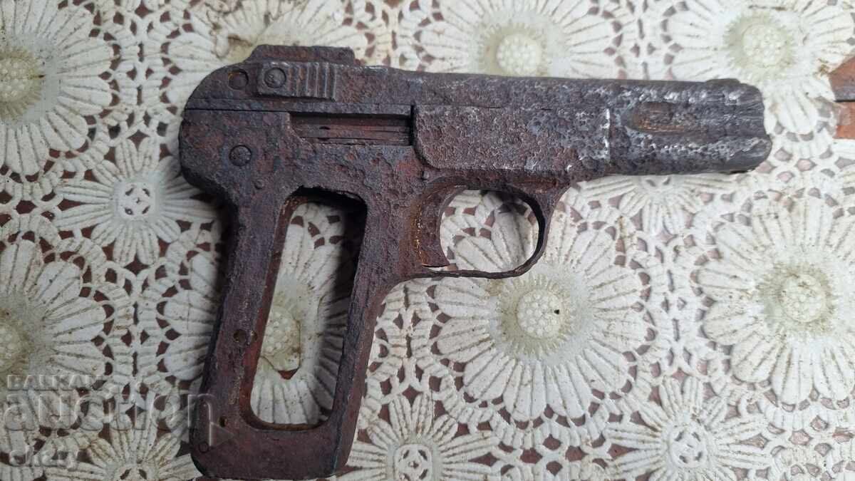 Auction  Pistol. Revolver