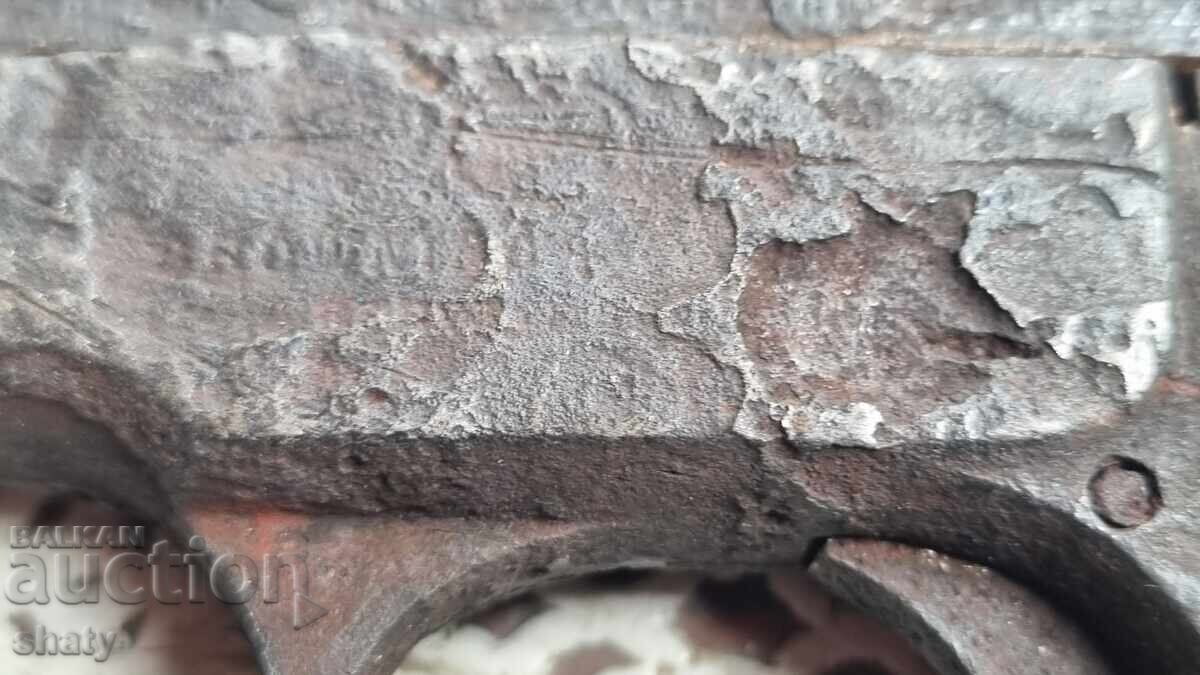 Pistol. Revolver - 6