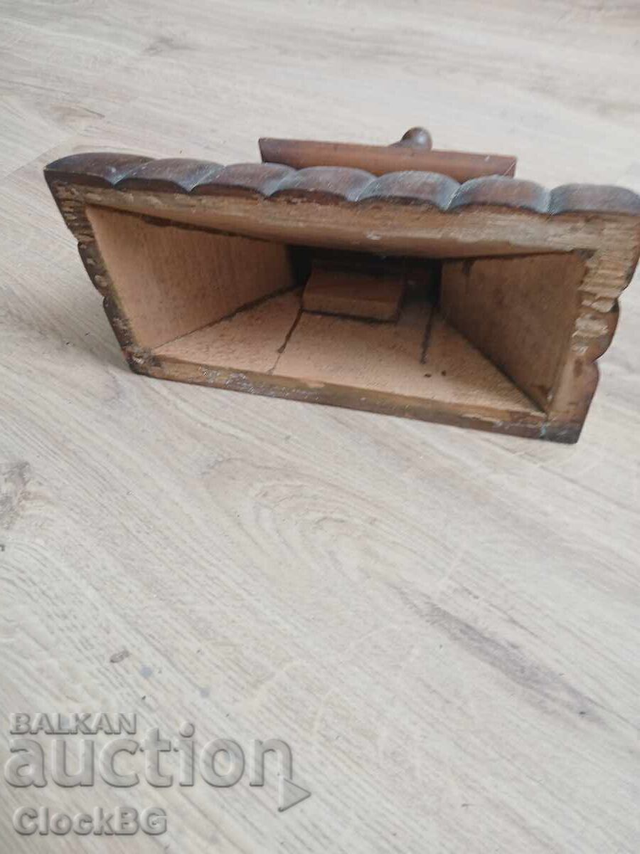 Fronton decorativ inferior / Consolă de la ceas de perete cu preț € 4.00 | 7.82 BGN