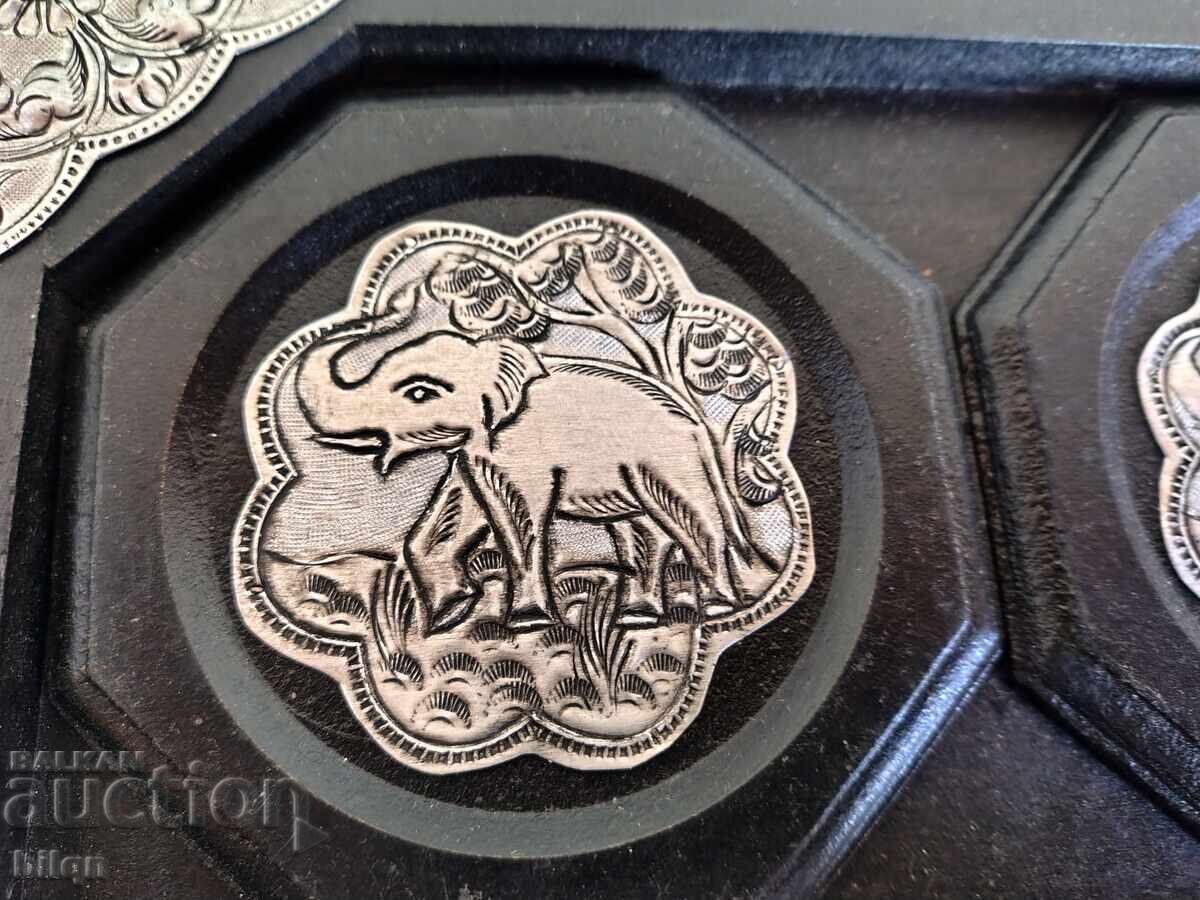 Tavă Frumoasă cu Suporturi de Pahare - Elefănți cu preț € 18.98 | 37.12 BGN