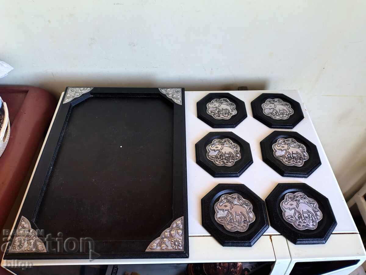 Livrarea Tavă Frumoasă cu Suporturi de Pahare - Elefănți